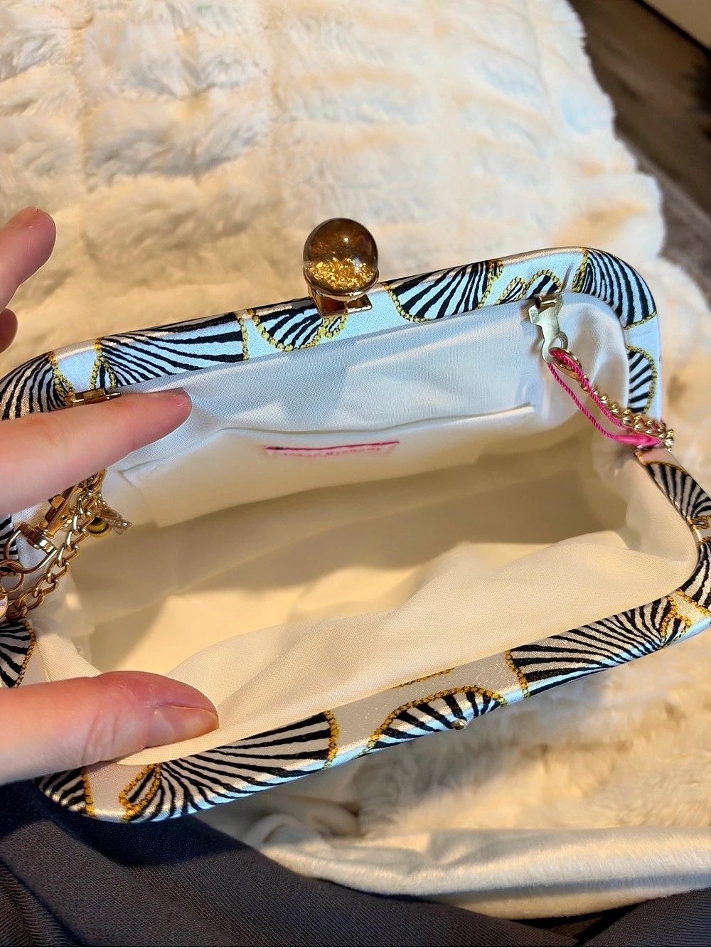 Isaac Mizrahi Shell Print Clutch in White & Black NWT - Picture 8 of 11